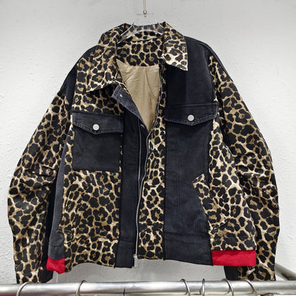 Chaqueta de Moto Roja con Estampado Leopardo y Detalles en Denim